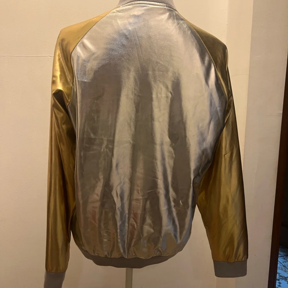 Stylish Metallic Bomber Jacket in Silver and Gold - Picture 4 of 7